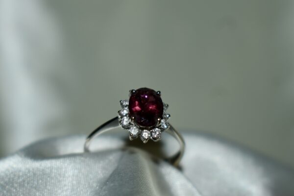 Sortija con Diamante y Turmalina oval
