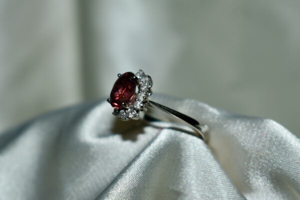 Sortija con Diamante y Turmalina oval - Imagen 3