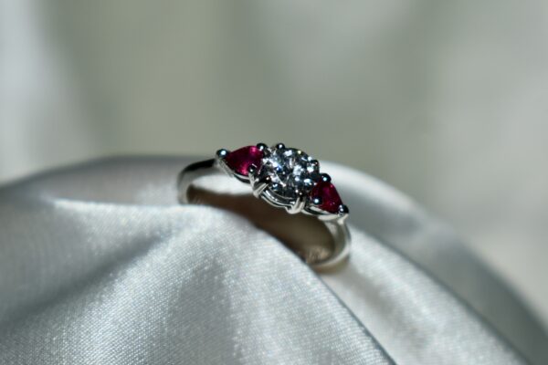 Sortija con Rubis y Diamante - Imagen 2