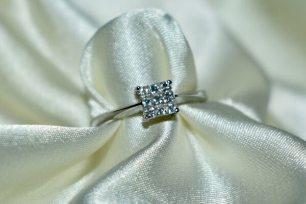 Sortija con Diamante talla princesa - Imagen 4