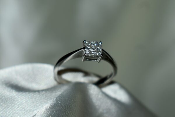 Sortija con Diamante talla princesa - Imagen 3