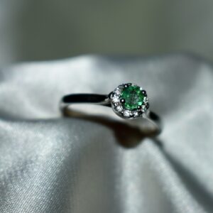 Sortija con Diamante y Esmeralda Colombiana